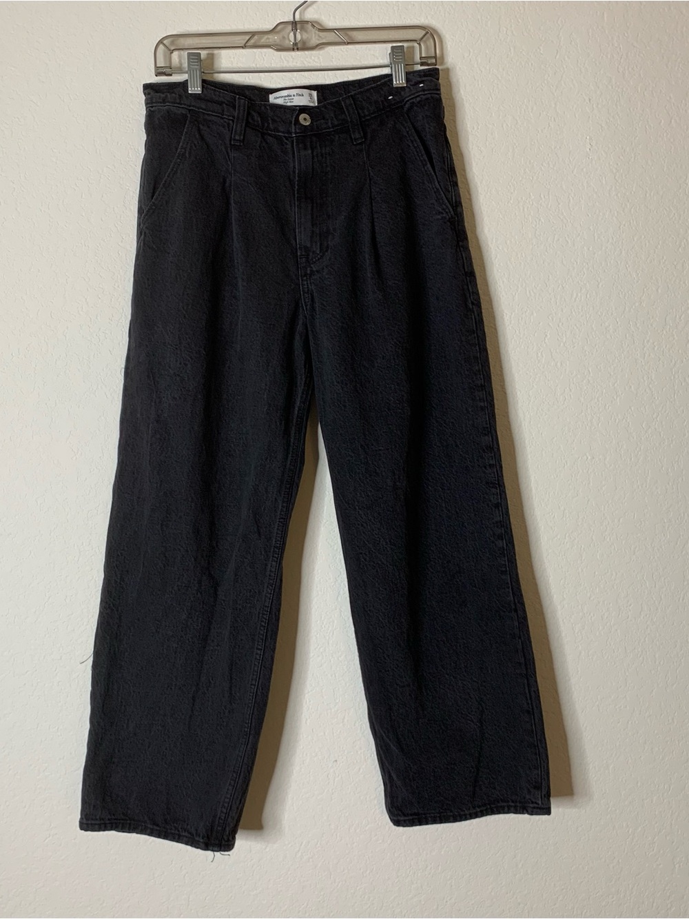 Abercrombie & fitch womens black the loose high rise pleated jeans 6/28 short